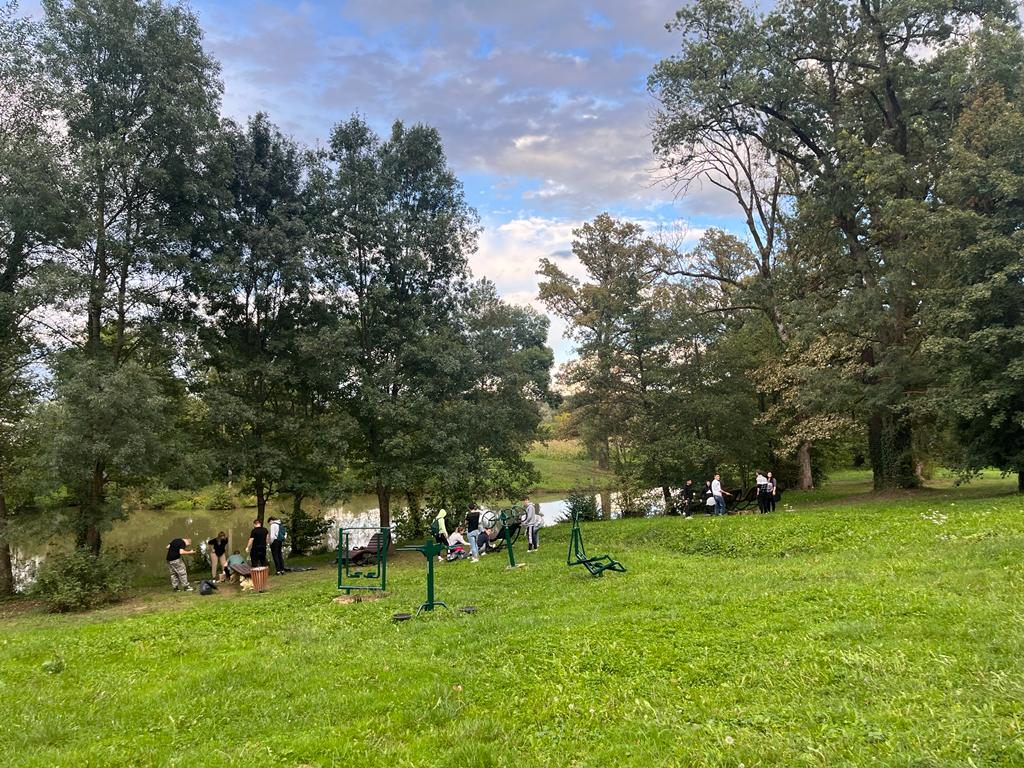 Održana volonterska akcija uređenja okoliša u parku Vranyczany u Oroslavju